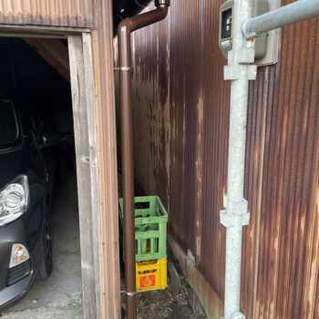 新潟市北区三軒屋町 W様邸：雨樋工事：経年劣化による車庫の雨樋一式交換工事