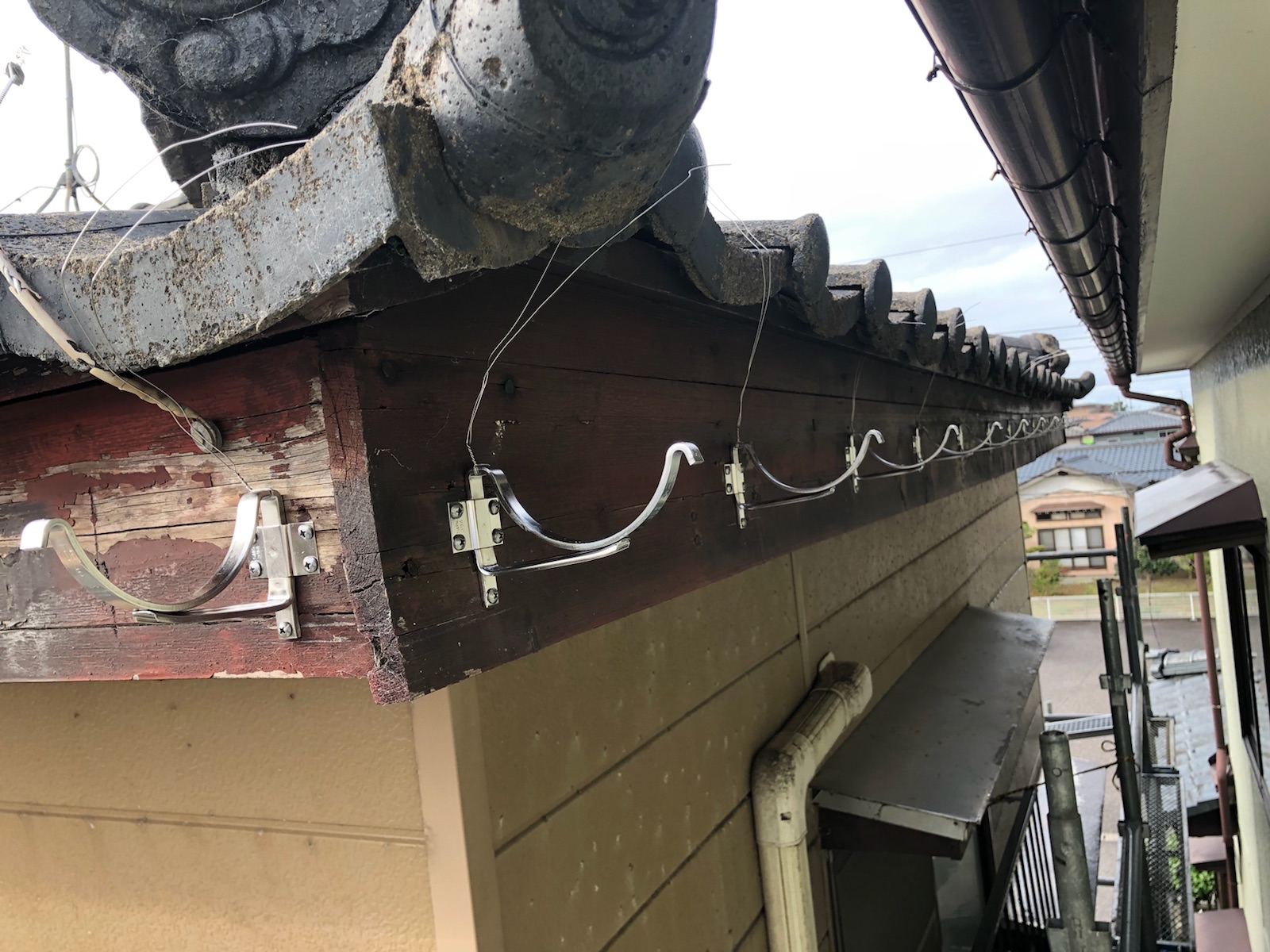 破損雨樋撤去&金具交換