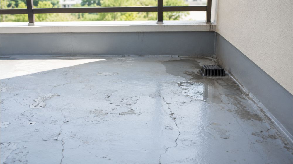 ベランダ防水は「床の表面」ではなく雨水を止める層