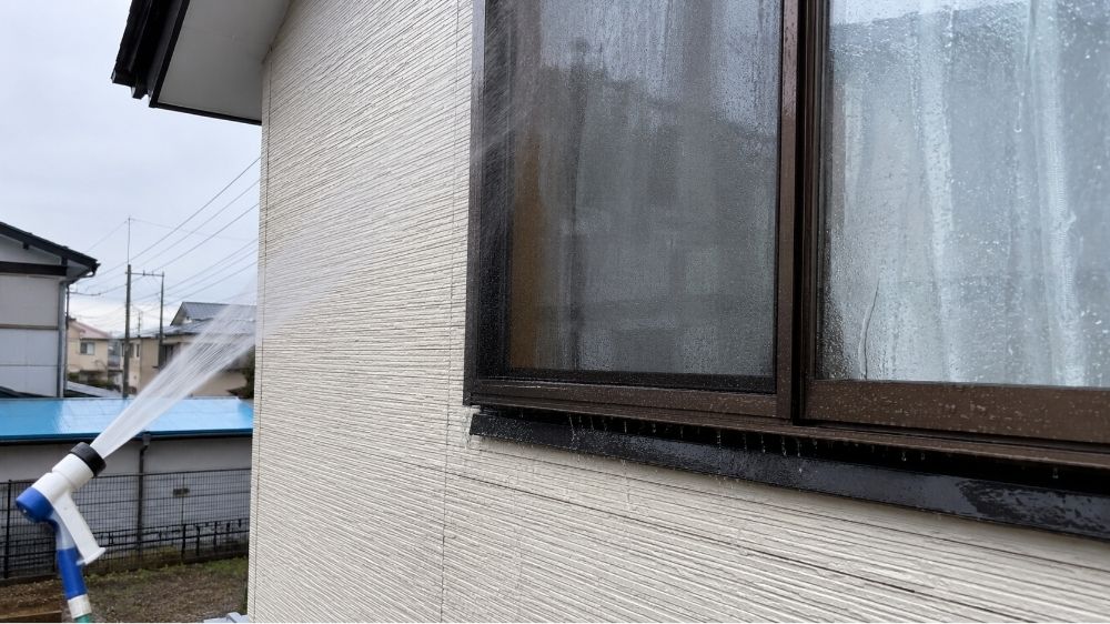 横殴りの雨漏りを調査するときのポイント